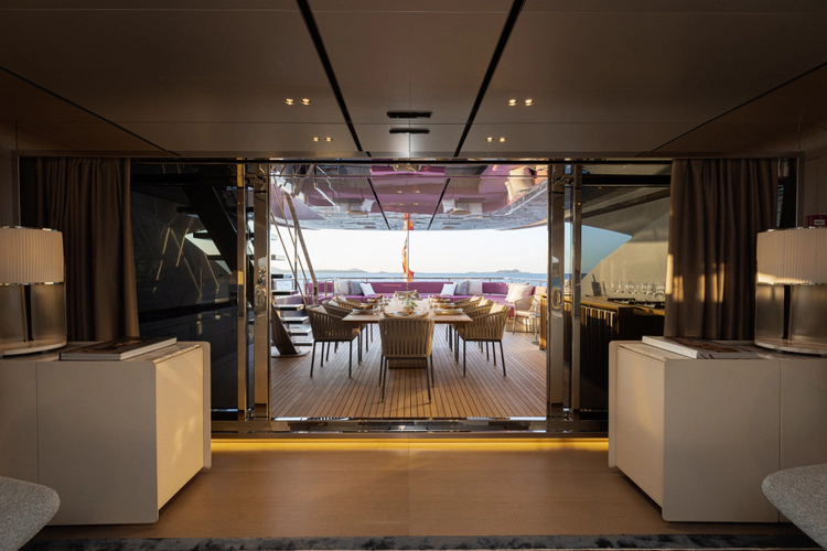 Flying Dagger III Yacht Photos Pics 