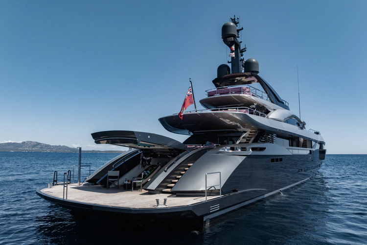 Flying Dagger III Yacht Photos Pics 
