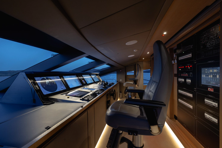 Flying Dagger III Yacht Photos Pics 