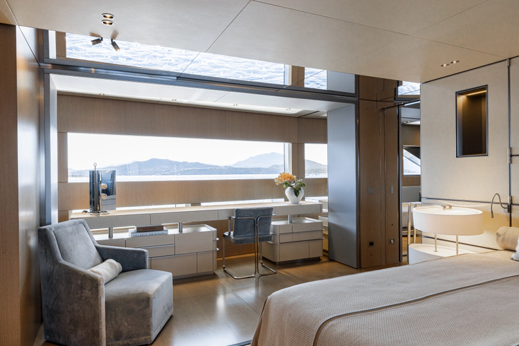 Flying Dagger III Yacht Photos Pics 