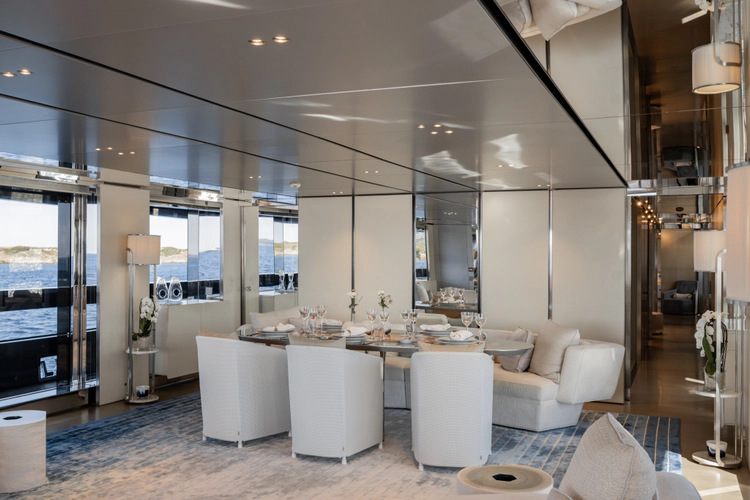 Flying Dagger III Yacht Photos Pics 