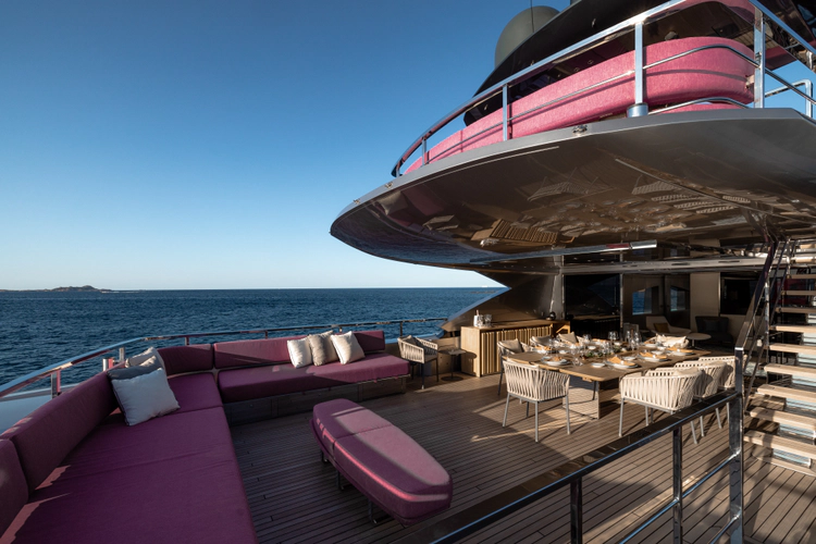 Flying Dagger III Yacht Photos Pics 