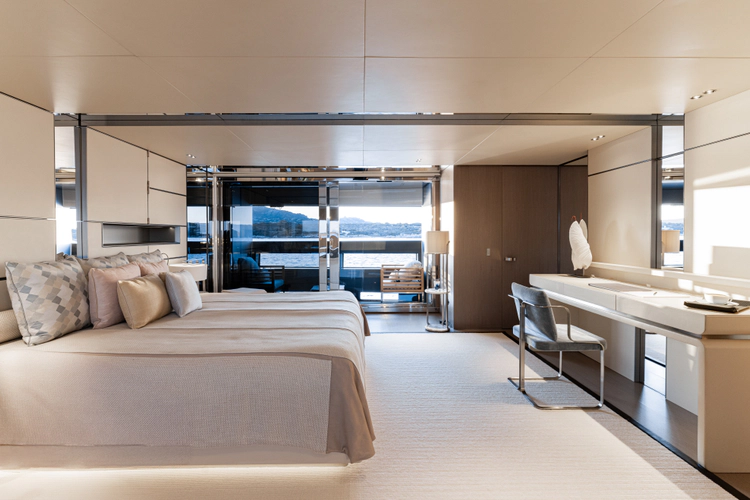 Flying Dagger III Yacht Photos Pics 