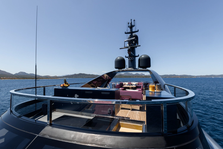 Flying Dagger III Yacht Photos Pics 
