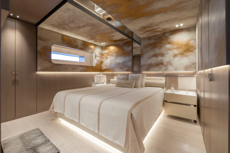 Flying Dagger III Yacht Photos Pics 