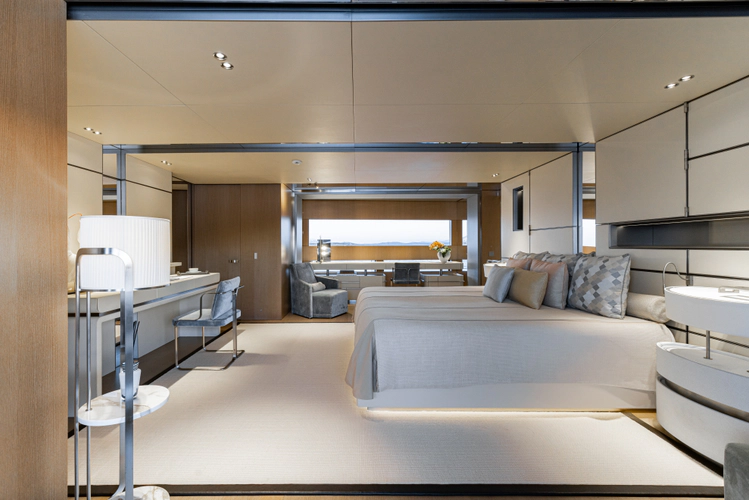 Flying Dagger III Yacht Photos Pics 