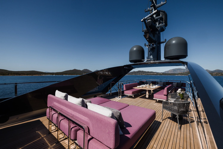 Flying Dagger III Yacht Photos Pics 