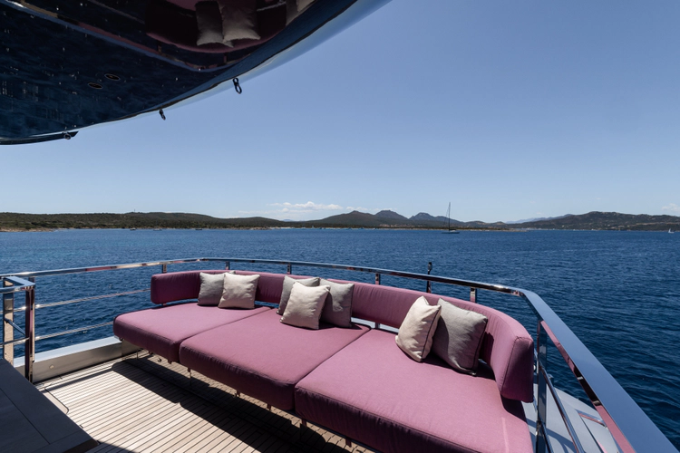 Flying Dagger III Yacht Photos Pics 