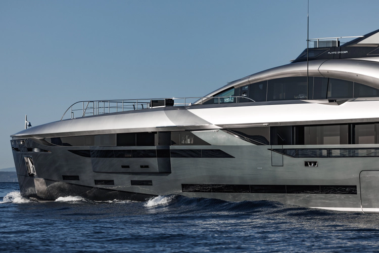 Flying Dagger III Yacht Photos Pics 