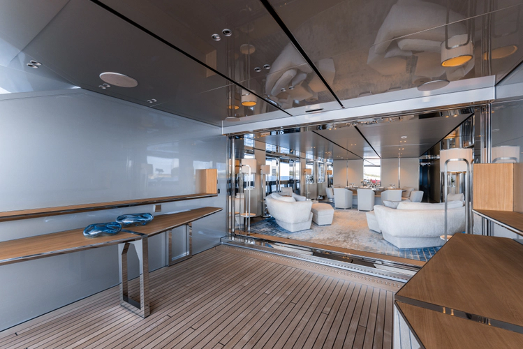 Flying Dagger III Yacht Photos Pics 