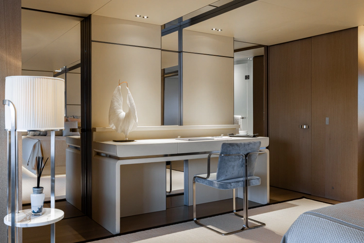 Flying Dagger III Yacht Photos Pics 