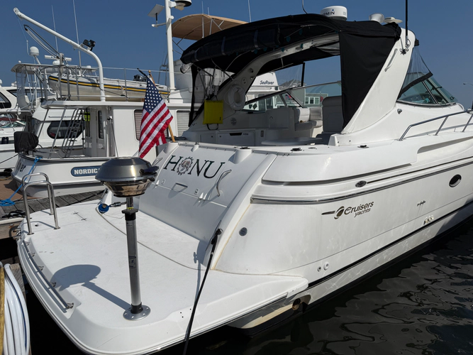 Honu Yacht Photos Pics 