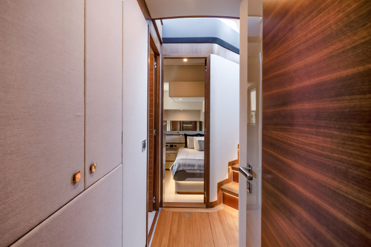 54 Daybridge Yacht Photos Pics 