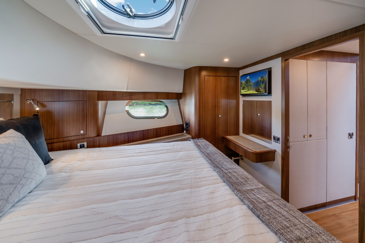 54 Daybridge Yacht Photos Pics 