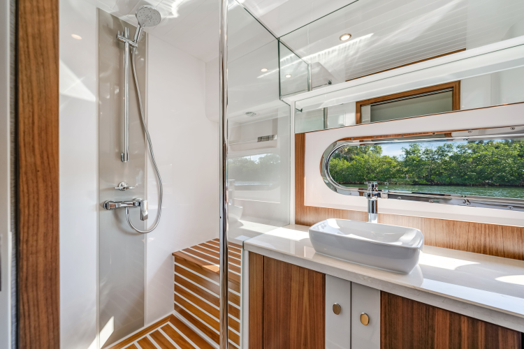 54 Daybridge Yacht Photos Pics 