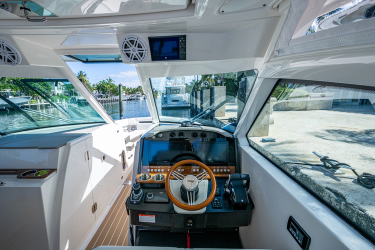 Tinker's Toye Yacht Photos Pics 