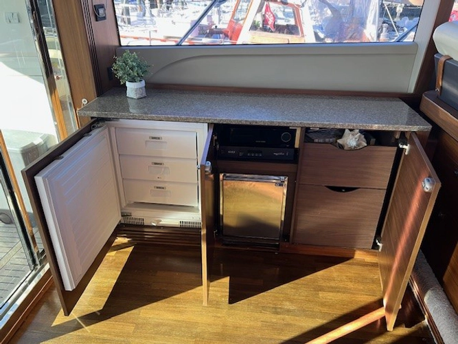 Debt Setter Yacht Photos Pics 