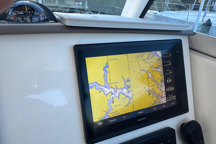 In Pursuit Yacht Photos Pics 