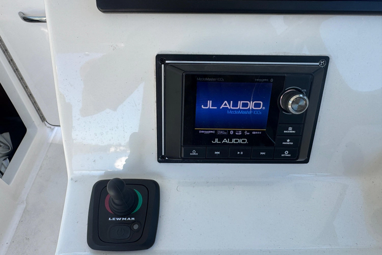 In Pursuit Yacht Photos Pics 