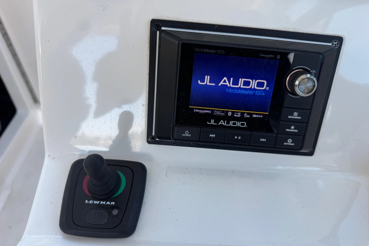 In Pursuit Yacht Photos Pics 