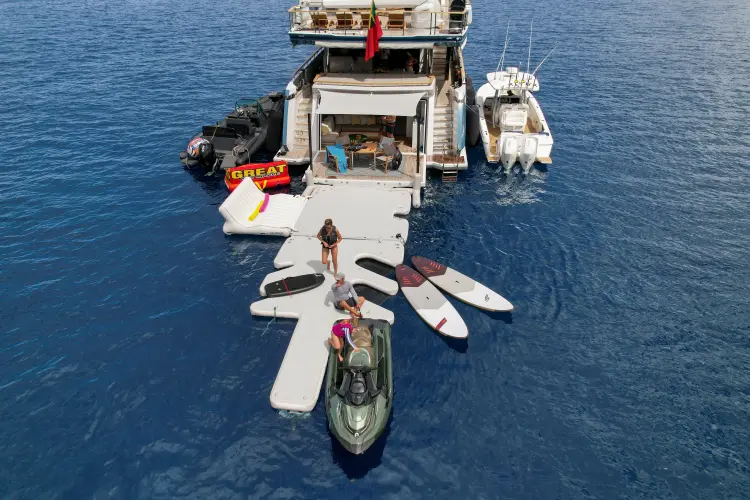 Evelyn P Yacht Photos Pics 