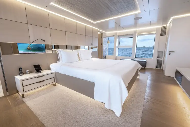 Evelyn P Yacht Photos Pics 