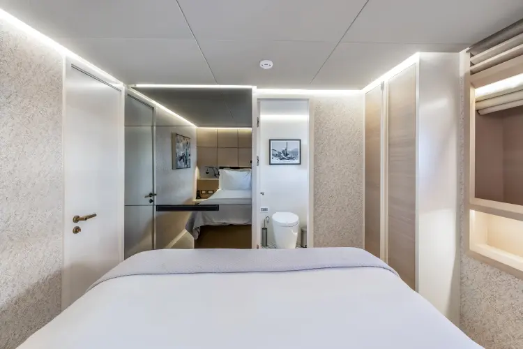 Evelyn P Yacht Photos Pics 
