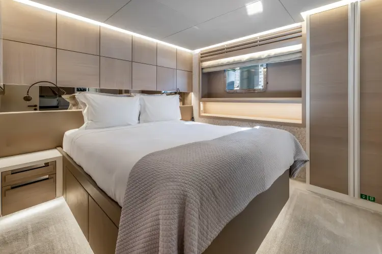 Evelyn P Yacht Photos Pics 