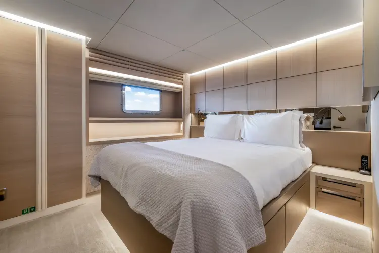 Evelyn P Yacht Photos Pics 