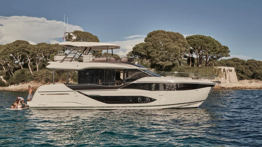 56' Prestige 2027