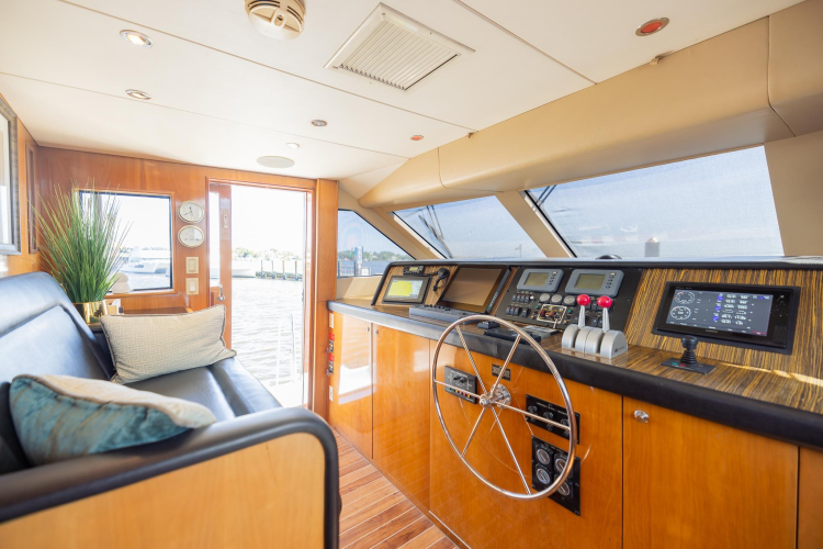 Vita Brevis Yacht Photos Pics 