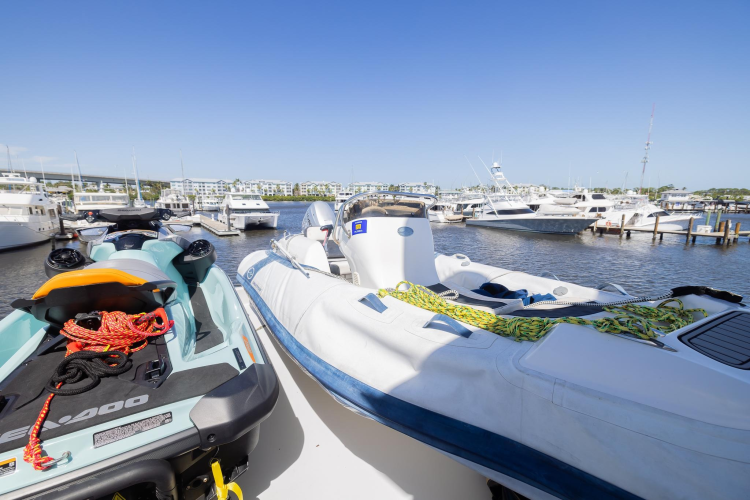 Vita Brevis Yacht Photos Pics 