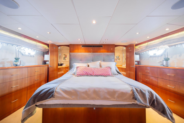 Vita Brevis Yacht Photos Pics 
