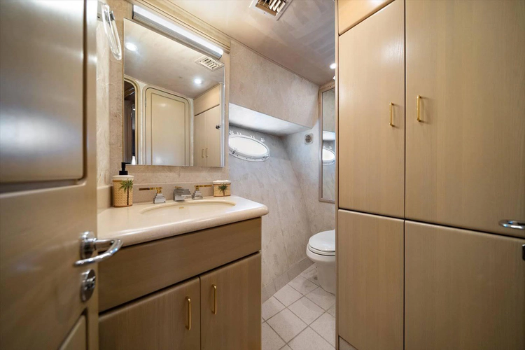 Think B.i.g Yacht Photos Pics 