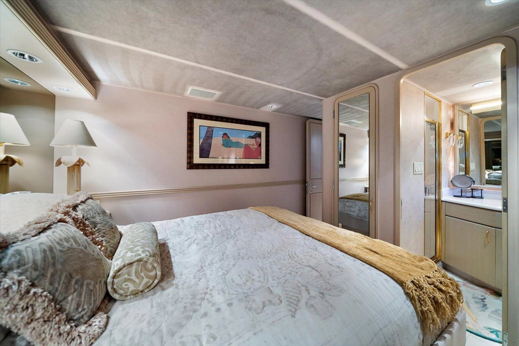 Think B.i.g Yacht Photos Pics 