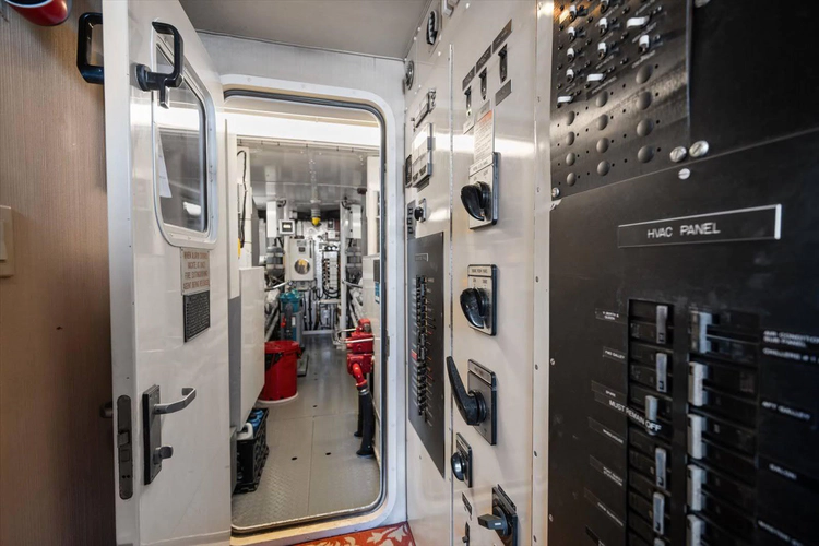 Think B.i.g Yacht Photos Pics 