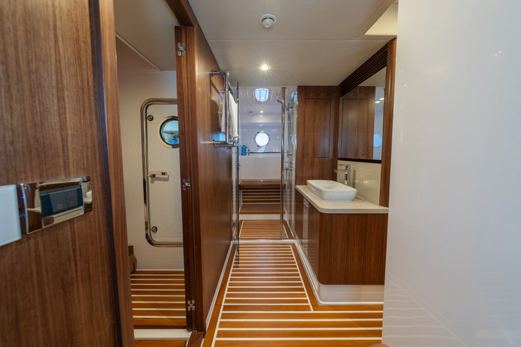 Lyrica Yacht Photos Pics 