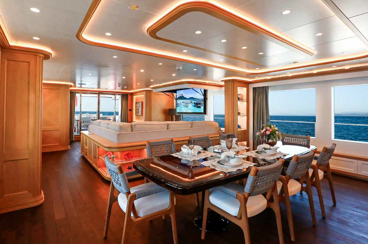 Seven Seas Yacht Photos Pics 