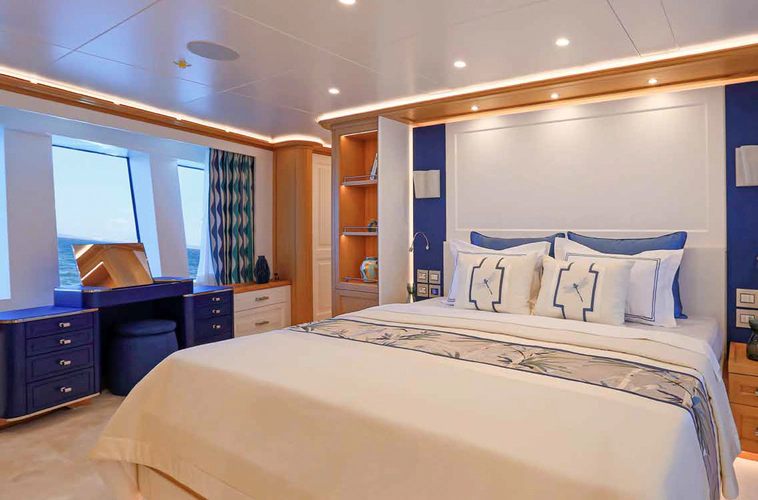 Seven Seas Yacht Photos Pics 