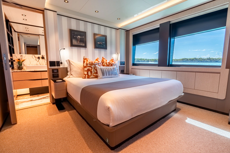 Vivace Yacht Photos Pics 