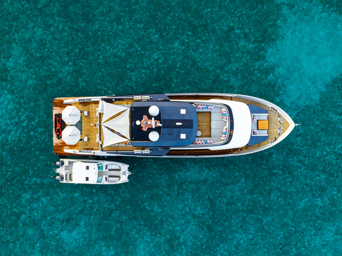 Vivace Yacht Photos Pics 