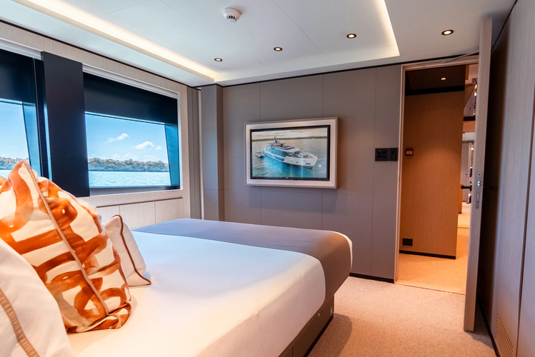 Vivace Yacht Photos Pics 