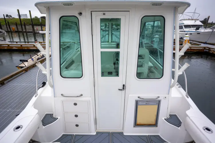 Boston Whaler 285 Yacht Photos Pics 