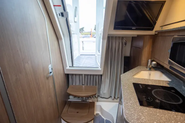 Boston Whaler 285 Yacht Photos Pics 