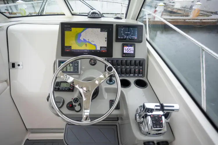 Boston Whaler 285 Yacht Photos Pics 