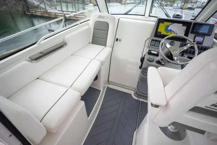Boston Whaler 285 Yacht Photos Pics 