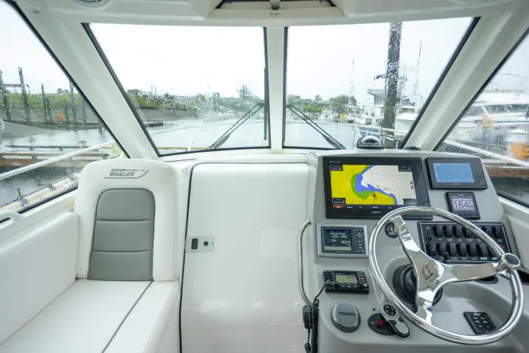 Boston Whaler 285 Yacht Photos Pics 