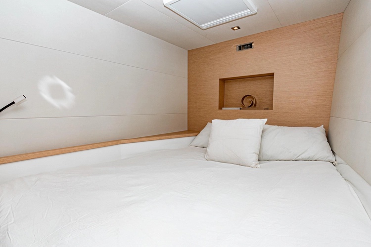 Libert'e Yacht Photos Pics 