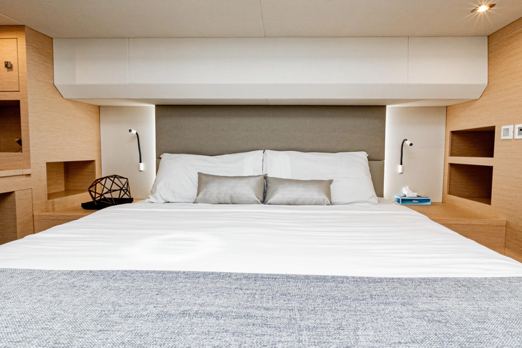 Libert'e Yacht Photos Pics 