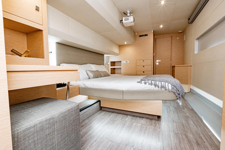 Libert'e Yacht Photos Pics 